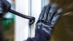 Le nombre de cambriolages domestiques enregistrés en france par la police et les gendarmes a diminué de 6% en 2018, après deux années d'augmentations successives. Les Cambriolages En Forte Hausse 7 Conseils Pour Dissuader Les Voleurs Lci