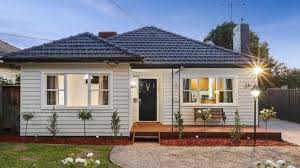 Weatherboard 1950s Australia Home Post War House Exterior Modern Farmhouse Exterior Exterior House Renovation A lovingly restored 1960s 'sibbel house' in melbourne's north east.