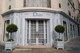 Après un repas de fête imaginé pour veuve clicquot, le chef jean imbert propose un menu pour le réveillon du nouvel an accompagné du chef pâtissier cédric grolet. Dior Set To Open A New Restaurant In Paris Helmed By Chef Jean Imbert Tatler Hong Kong
