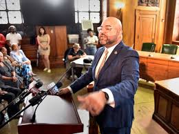 You're cooked, bro': Fiery debate between Malo Brown and state Sen. Adam  Gomez