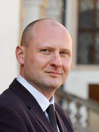Dort galt die lange zeit als kommunistin auftretende wagenknecht als protagonistin des linken parteiflügels. Lukas Wagenknecht Wikipedia