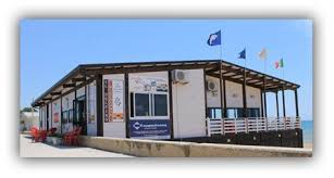 Al porto di armenia in pozzallo, reviews by real people. 10 7 2014 Ristorante Pizzeria Delfino Piazza Delle Sirene 4 97016 Pozzallo Sicily Italy Wonderful Pizza Wine And House Styles Outdoor Decor Mansions