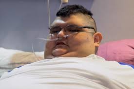 L'homme le plus lourd du monde déclarait que s'il avait atteint ce poids record en 2006, c'est à cause des burgers, pizzas et boissons gazeuses qu'il manuel uribe mesurait 1,90 mètre (en hauteur), il était incapable de quitter son lit depuis 2001. L Homme Le Plus Gros Du Monde En 2017 A Vaincu Le Coronavirus
