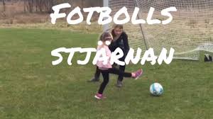 Lotta schelin grandit à kållered dans la banlieue de göteborg et commence à jouer au football dans le club du kållered's sk avec sa sœur, camille. Hailey Nya Lotta Schelin Fru Reinhold