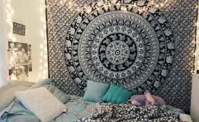 Hiasan yang cukup membuatkan rumah anda lebih moden dan memberi nafas baru pada hiasan dalaman. 7 Cara Unik Hias Dinding Rumah Tanpa Cat Yuk Coba