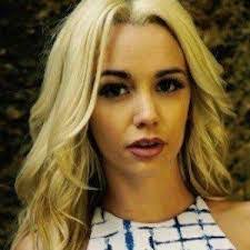 Caitlin Arnett's Instagram, Twitter & Facebook