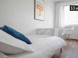 Mit über 73.000 wohnungen zählen wir bundesweit zu den größten und leistungsfähigsten konzernen der wohnungswirtschaft. 4 Zimmer Wohnung Mieten Aufzug Berlin Wohnungen Zur Miete In Berlin Mitula Immobilien