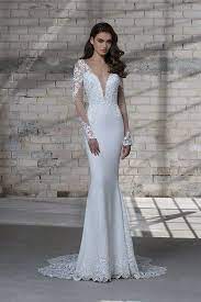 Pronovias si ispira ai canoni dell'haute couture e propone abiti in tulle strutturati con gonna a balze a più livelli e grandi cinture gioiello in vita. Abiti Da Sposa A Sirena 2019 Foto 11 37 Stylosophy