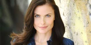 Surviving Family cast