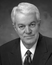 Art Forum students help middle schoolers create mural