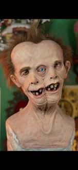 Hi Guys! :D Here is my "new" Ifrit sculpture. I have this hobby since 16  month and Ifrit is finished since January. I used uv-color for the hair and  magnets for the