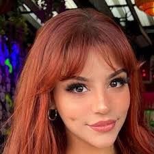 Jo Hannah's Instagram, Twitter & Facebook