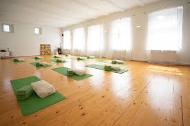 How to run a yoga studio. Locations Rundum Yoga Mit 2 Studios Im Herzen Der Stadt Dusseldorf Rundumyoga