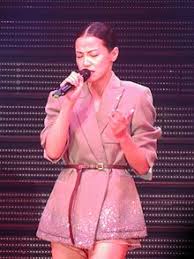 香港シンガー何韻詩（デニス・ホー）の2013年ライブアルバム『memento 2013 live （香港版）』 cd 2枚組が新発売!本作は「the science of the crying （眼涙教我的事）」、「鋼鉄是怎様錬成的」、「天使藍」など何韻詩（デニス・ホー）のベスト32曲を収録! ä½•éŸ»è©© Wikiwand