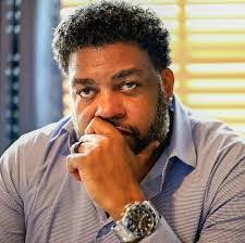 Tom Ealey's Instagram, Twitter & Facebook