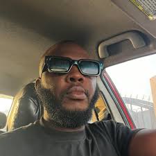 A Davido's fan at it again as he compares how both Wizkid and Davido  relaxes in Private Jets.