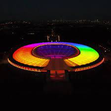 Berlins olympiastadion ligger i berlin och är tysklands största friidrottsarena. Olympiastadion Berlin Home Facebook