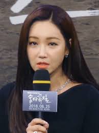 File:Lee Yoo-ri at Aug 2018.png