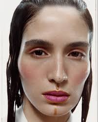 Check out the stunning September cover story for Hia Saudi Issue, captured  by our incredible photographer @leshalich, with makeup artistry by the  talented @ania.poniatowska . 📸💄 #hiamagazine #septemberissue #covershot  #fashionphotographer