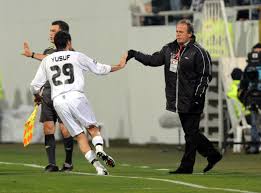 Milli takimin elinde patlayan.ve korkarim fenerinde elinde patlayacak olan teknik direktor. Ozel Yusuf Simsek Mustafa Denizli Den Cok Sey Ogrendim Goal Com