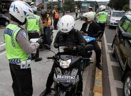 Perilaku menyimpang dan pelanggaran norma lainnya telah menjadi bagian dari. 8 Lembaga Pengendalian Sosial Di Indonesia Masterpendidikan Com