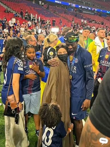 Ousmane Dembélé celebrating the UCL title with his family. 🇫🇷✨