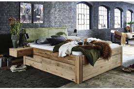 Bett, kleiderschrank und alle weiteren produkte dieser serie werden von einem deutschen hersteller aus massivem kiefernholz gefertigt und zeichnen sich durch lange haltbarkeit und hohe qualität aus. Betten Aus Kiefer Massiv Und Teilmassiv