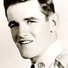 Ellen Blakemore's Instagram, Twitter & Facebook