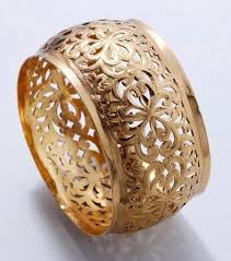 Bangle Ring Openwork Gold Guilloche Floral Decoration Bijoux De Bras Bijoux Traditionnels Bijoux Marocains