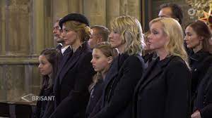 Touto cestou bych chtěla poděkovat všem, kteří nám vyjádřili svou soustrast s odchodem mého manžela, karla gotta. Letzte Ehre Fur Sanger Karel Gott Requiem Im Prager Veitsdom 12 10 2019 Youtube