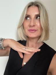 The sun came back so I thought I'd get some shots of the kitchen. I've had  lots of questions about this room lately