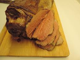 Trancher la partie supérieure de la tête d'ail et la placer dans le plat. Le Gigot D Agneau A Basse Temperature La Cuisine De Ponpon Rapide Et Facile