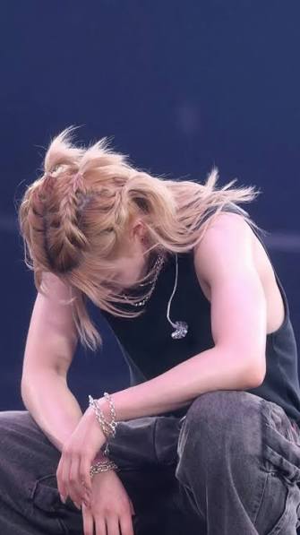 the stylist who touched Park Jimin's hair and created those little pretty  braids deserves a raise 👏💜✨️