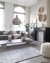 Handgewebter Viskoseteppich Jane In Hellgrau Beige Westwingnow Wohnzimmer Modern Inneneinrichtung Modernes Wohnzimmer