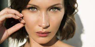 Bella hadid hangs out with friends & greets fans on a low key outing to cha cha matcha 8.9.19. Bella Hadid On Her Muslim Heritage And How She Spent Ramadan And Eid As A Child
