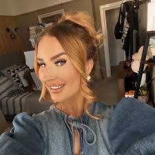 Ella Whitehead's Instagram, Twitter & Facebook