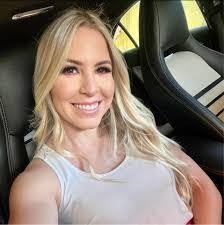 Jessica Hoff's Instagram, Twitter & Facebook