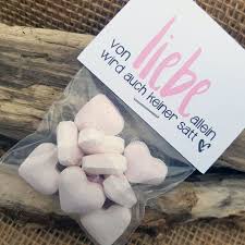 Gastgeschenk Vonliebealleinwirdauchkeinersatt Liebe Personalisierte Gastgeschenke Gastgeschenk Hochzeit Ausgefallen Personalisierte Gastgeschenke Hochzeit