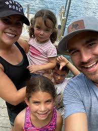 Today is our 16-year wedding anniversary, hoping to receive a big heart  from you guys.😍😍