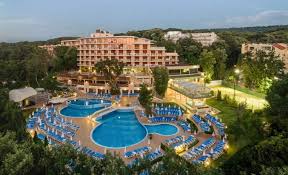 Staţiunea se bucură de un climat blând, climatul temperat continental. Hotel Kristal Nisipurile De Aur Bulgaria Oferta 2021 Early Booking Vara 2021 Litoral Bulgaria Plaja Ro