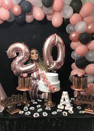 A 20th birthday party celebrates the end of your teens and the introduction to your 20's. Rosegold 20anos Festarosegold Rosa Rose Flores Livingroom Interiordesign Homedecorideas B 21st Birthday Decorations 20th Birthday 18th Birthday Party