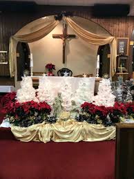 Christ church have been very fortunate to have enjoyed the magnificent flower arrangements created by pat ormerod throughout the beautiful seasons in each year ever since joyce whitehouse retired over fourteen years ago. Modern Church Christmas Decorations Novocom Top