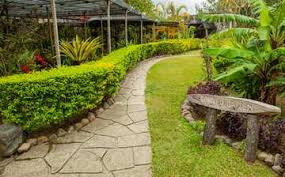 Cuaca yang dingin dan menyenangkan, menjadikan kundasang sebagai destinasi yang sering menjadi tumpuan. Kundasang War Memorial In Ranau Expedia