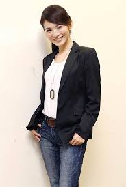 星卉（1975年12月10日—），本名赖静茵，台湾女演员。 曾三次更改 艺名 ，赖星卉、段星卉、星卉。 由于身体状况不佳，难以承受台湾边拍边播的高强度8点档拍摄作业，以 戏剧 客串、节目通告以及经营真爱婚礼精品婚纱副业为生。 æ˜Ÿå‰çˆ†è‡ªæ®ºå¾Œå†å ±å¹³å®‰ç¡å‰å å¥½æƒ³æœ‰äººé™ª ä¸­æ™‚æ–°èžç¶² Line Today