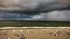 Volle keller und überflutete straßen drohen vor allem im süden des landes. Unwetterwarnung Sylt Aktuell Vor Gewitter Sturm Starkregen Sylt Tv