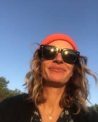 Doch die schauspielerin brilliert auch in ernsteren . Julia Roberts Shares Rare Selfie On Thanksgiving
