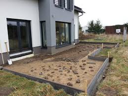 25 April Terrasse In 2020 Holzterrasse Rasenkantensteine Gehwegplatten