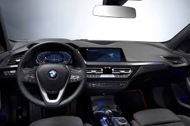 Der bmw 1er präsentiert sich sportlich und selbstbewusst: Bmw 118i Innenraum Ubi Testet