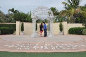 With winding paths and big colorful blooms, horticulture enthusiasts and nature lovers alike can appreciate the beauty of these vibrant botanical gardens. Florida Botanical Gardens Engagement Shoot Acrystalclearsoundvideophoto Picture Of Florida Botanical Gardens Largo Tripadvisor