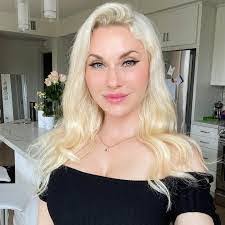 Cecilia Skinner's Instagram, Twitter & Facebook